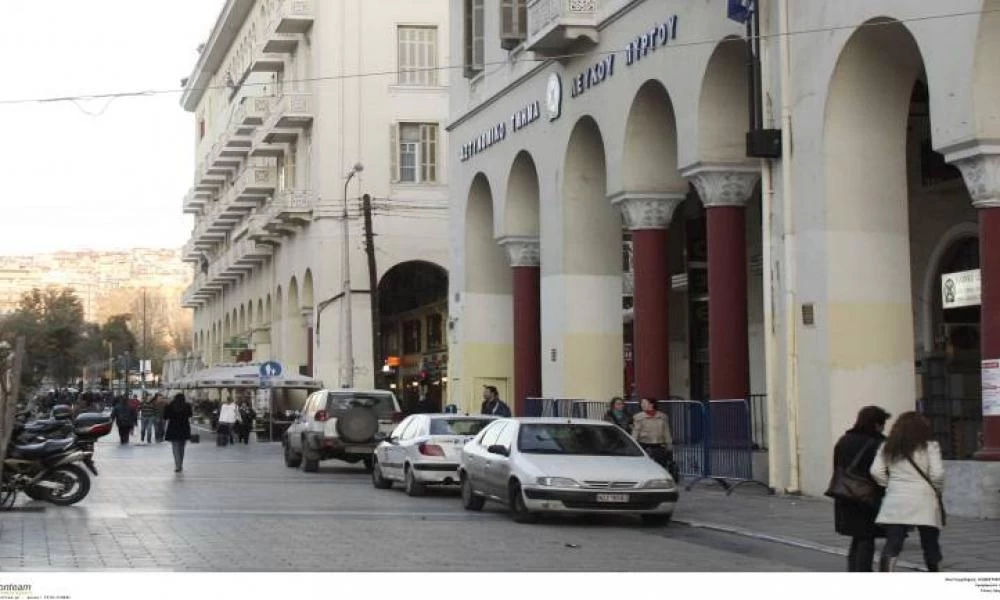 Σε καραντίνα αστυνομικοί που συνέλαβαν αλλοδαπή με κορονοϊό